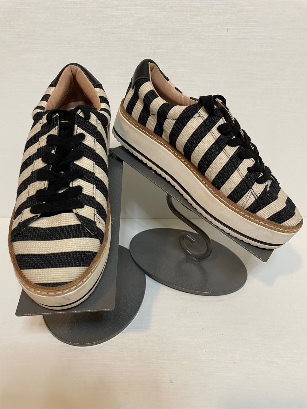 Chelsea & Violet Black & Cream Striped Canvas Lace-Up Sneakers - Sz 7